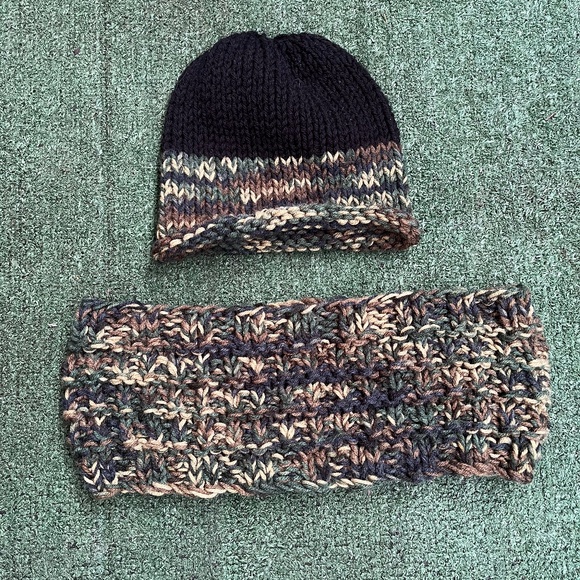 Beanie & neck scarf set - Picture 1 of 5